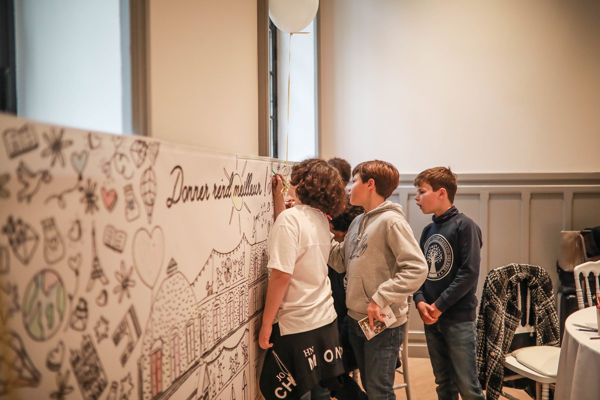 📸Retour sur la Journée Portes Ouvertes de samedi dernier ! 
 
🎈 Nous étions très heureux de vous accueillir si nombreux pour découvrir le Philanthro-Lab ! Désormais grand ouvert : n’hésitez pas à (re)venir vous engager à nos côtés 😉
 
#Inauguration #Philanthropie #Paris