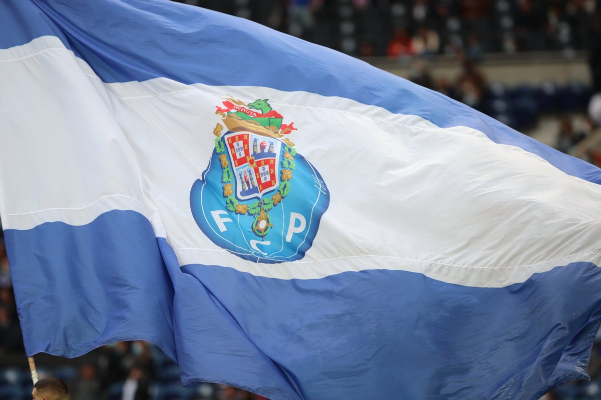 FCPorto's tweet photo. Azul, branca indomável, imortal 🔵⚪
#FCPorto https://t.co/Lh8pFHckEp
