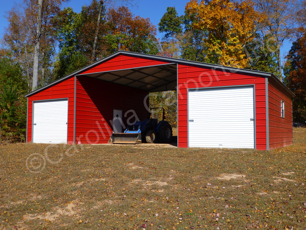 Have a barn in mind? Let us help bring it to life! Check out this vertical roof style Seneca barn with two fully enclosed lean tos. 👌 #cci #carolinacarports #qualityisourfirstpriority #barn #barnlife #metalbarn #steelbarn #metalbarns #steelbarns #metal #steel #installation
