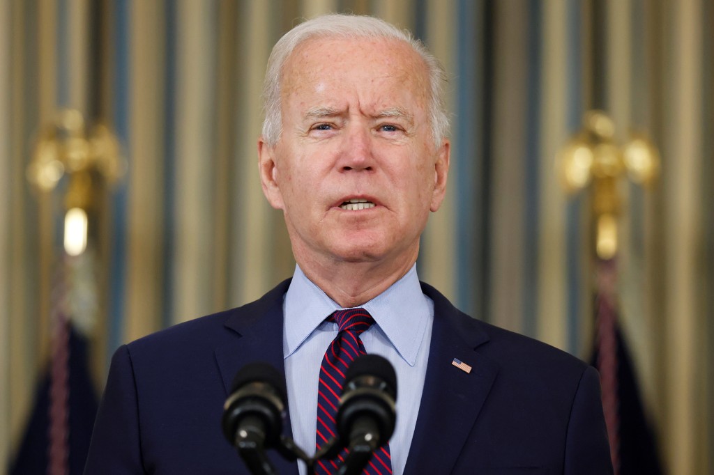 nypost's tweet photo. Biden reverses Trump ban on fed funding for clinics that provide abortion referrals https://t.co/jrptA4zzmC https://t.co/XXfgUEvmJU