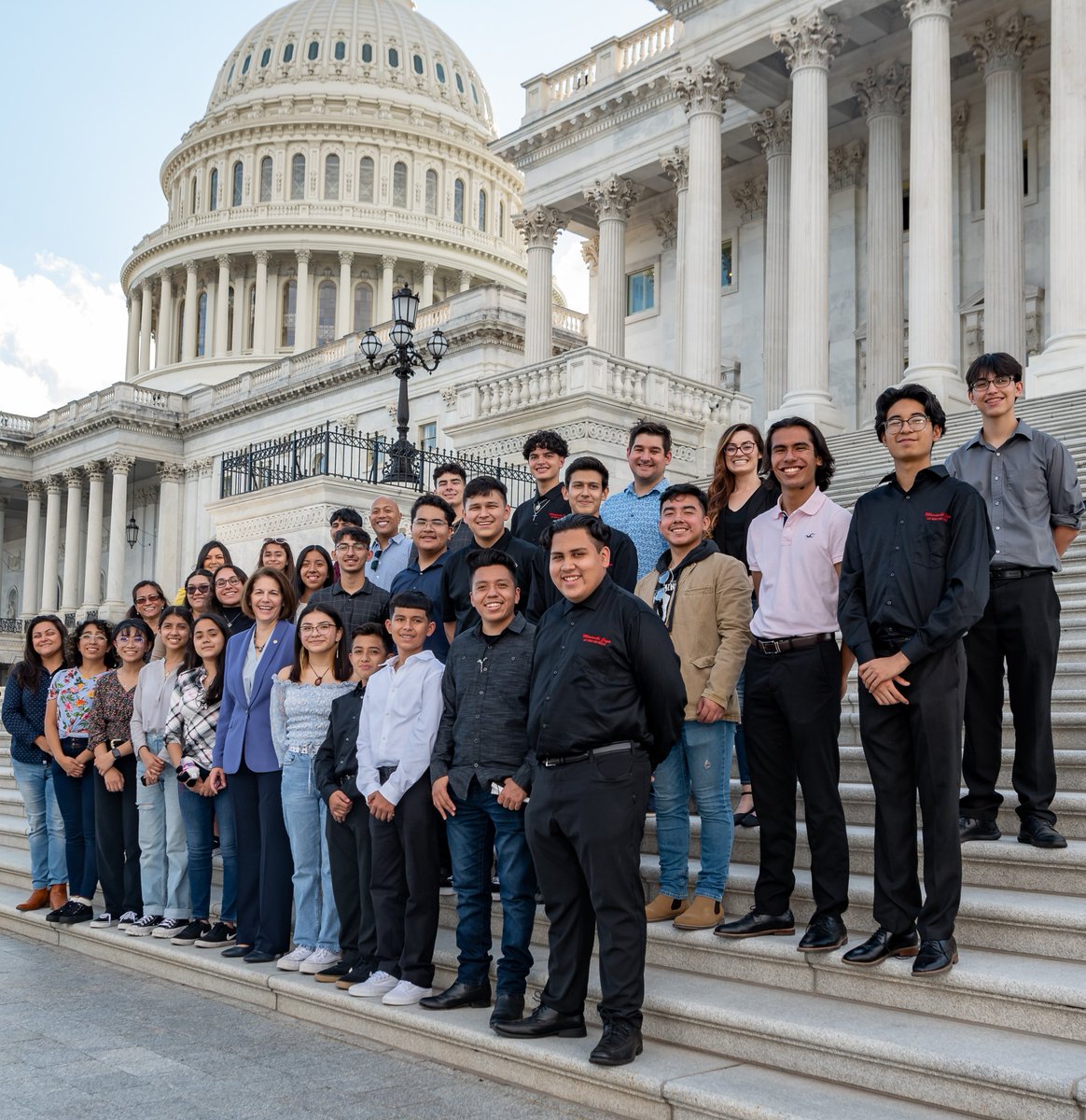 These Nevada student musicians played on the national stage at the 2021 inauguration, and I was thrilled to see them again today. Can't wait to see where @mariachijoyalv performs next!