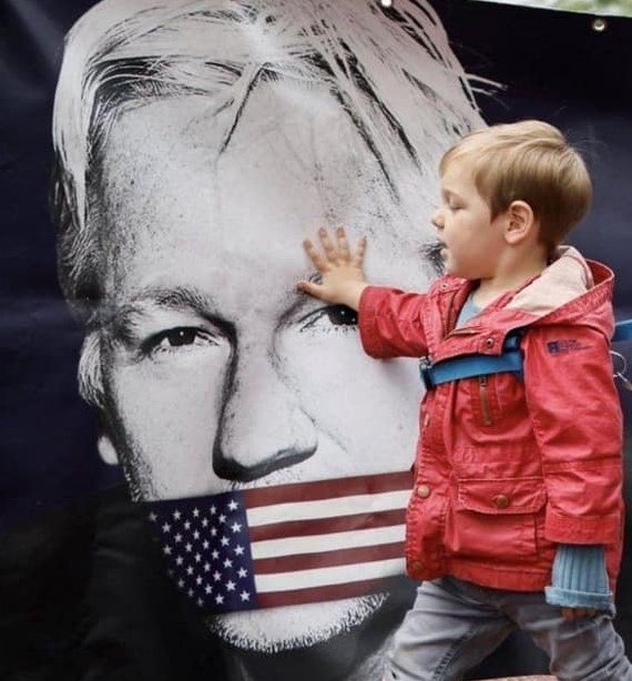 Stella_Assange's tweet photo. Julian saved whistleblowers. 
Now whistleblowers have to save Julian.

#Assange was nearly assassinated by the CIA in 2017. 

All because he delivered on the public's right to know.

Pompeo's plans to murder a journalist were exposed thanks to Yahoo!News reporting &amp; 30+ sources. https://t.co/49CfmthyMP