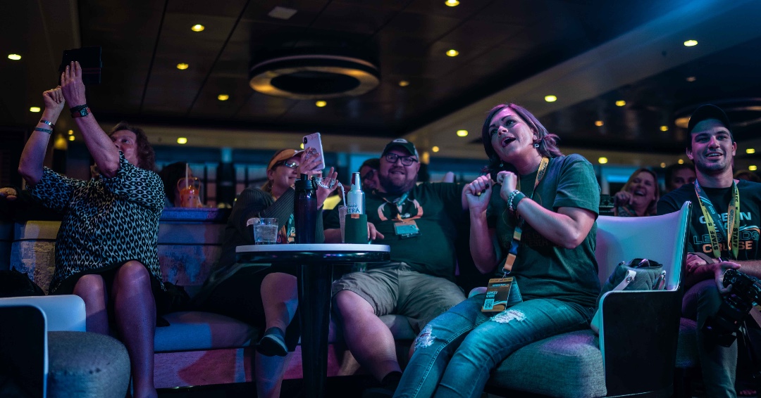 What song do you think these Green Bay fans are singing? 🎶💃 

#WisconsinFans #LegendsOfGreenBayCruise #RoyalCaribbeanCruises #BrillianceOfTheSeas #CaribbeanBeach #CozumelBeach #Cozumel