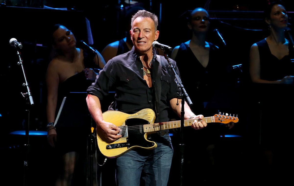 [News]Bruce Springsteen harmonicas and handwritten lyrics go up for auction nme.com/news/music/bru… Handwritten lyrics to Bruce Springsteen songs 'Thunder Road', 'For You', and 'Night' are set to go under the hammer at auction later this month．