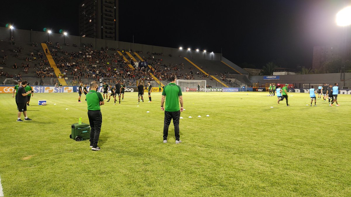 Coritiba no aquecimento. #trbaenão