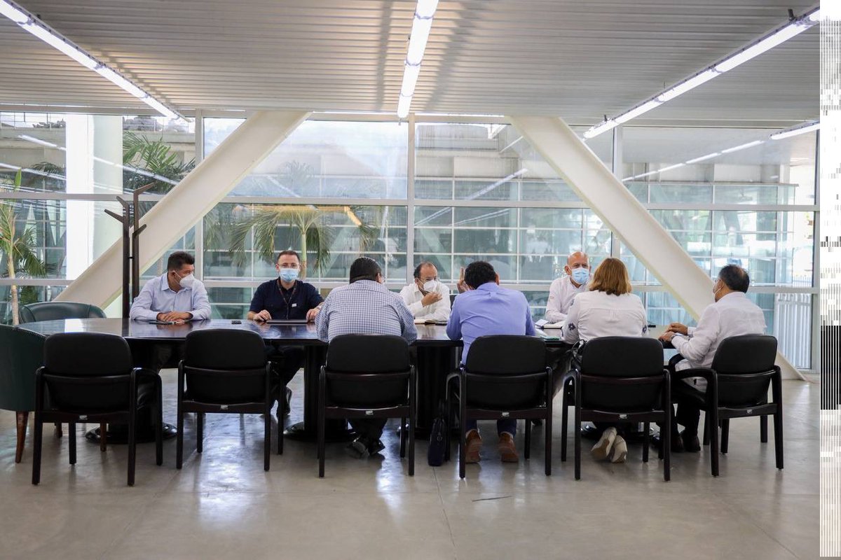 HectorAstudillo's tweet photo. Junto al director de @INSABI_mx, @Juanferrer62, sostuvimos reunión de trabajo con la secretaria general de la sección 36 del @SntsaMX, @BeatrizVelezN, en la que abordamos temas de interés para las y los trabajadores del sector Salud en Guerrero. https://t.co/yfQf3q4bCw