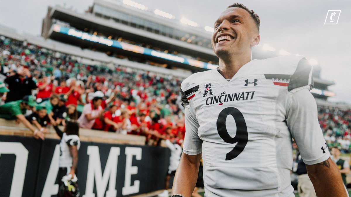 GoBearcatsFB's tweet photo. 𝟜 - 𝟘   |   #Bearcats https://t.co/xi7S50b3lS