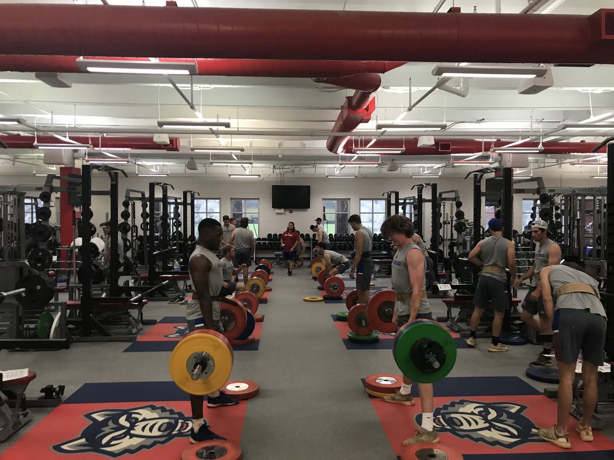 Guys hammering it in the weight room. #Pack #WeRunTogether
