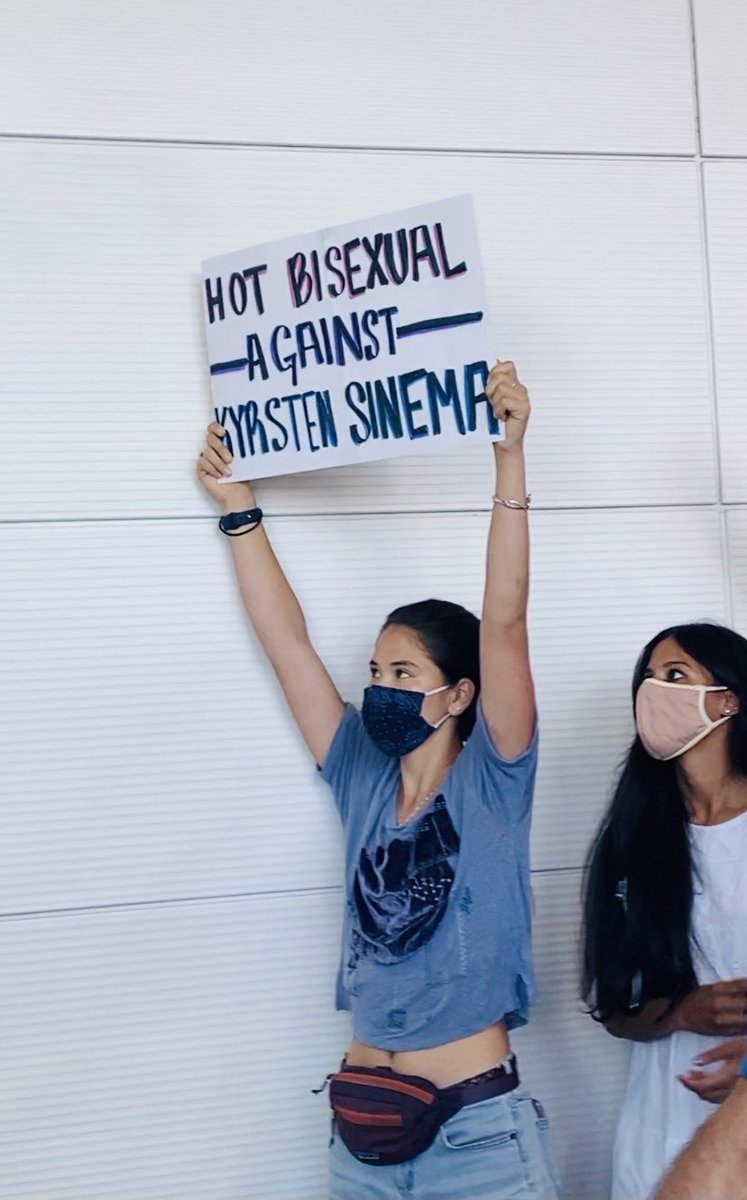 HBAKS UNITE! We’re recruiting for our HBAKS — Hot Bisexuals Against Kyrsten Sinema — phonebank on Thursday at 7 PM ET 🤪

Representation is more than pink wigs @SenatorSinema, we want climate action, care and jobs! SIGN UP: smvmt.link/sinema