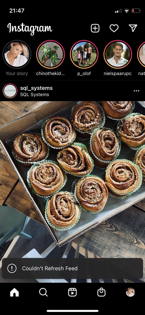 MinaLegend's tweet photo. Varje gång jag försökte refresha på Instagram #kanelbullensdag https://t.co/OlNOfGhTCI