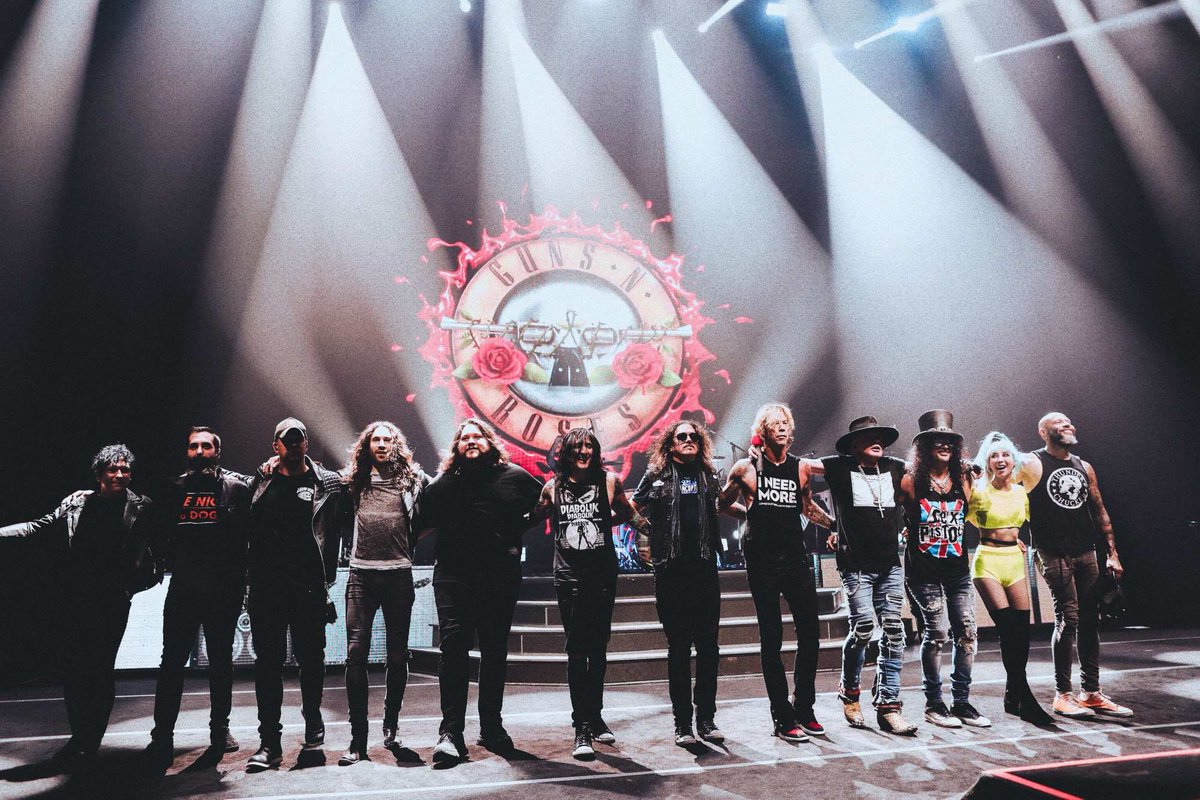 What a run. That's a wrap on over two months of dates across the US with Guns N Roses and their amazing crew. Very grateful for the Mammoth WVH organization and everyone involved that made our first tour an unforgettable one! #mammothwvh #gunsnroses