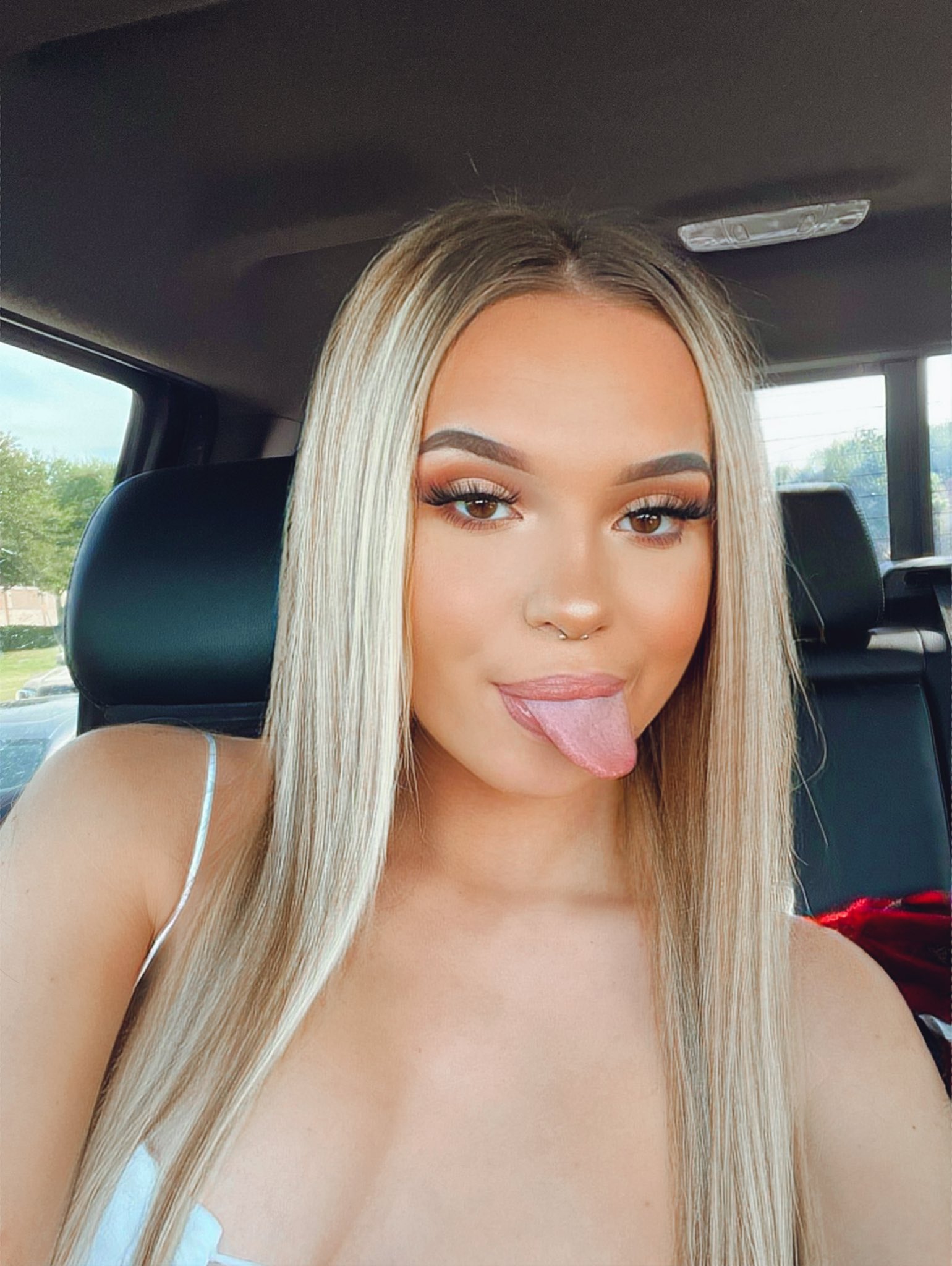 Abbie on X: in my own world t.coGsIuqElXCH  X