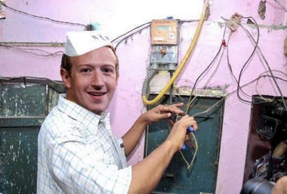 gapat_pramod's tweet image. #facebookdown #WhatsAppDown
#instagramdown 
Mark Zuckerberg trying to fix the WhatsApp, Instagram and Facebook.