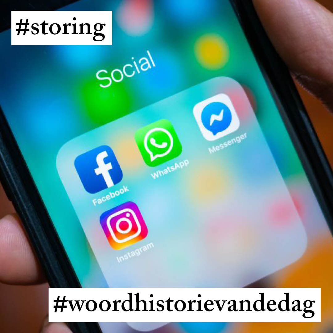 woordhistorie's tweet photo. #Storing 'gestoord worden' is een afleiding met #ing van #storen. Dit kwam in de Middeleeuwen eerst alleen voor als #testōren, uit #te 'uiteen' en #storen 'bewegen, draaien', dat verwant is met #storm. Uit 'uit elkaar bewegen' ontstond 'verwarren, hinderen', na 1260 als #storen. https://t.co/ujAiTCAqam