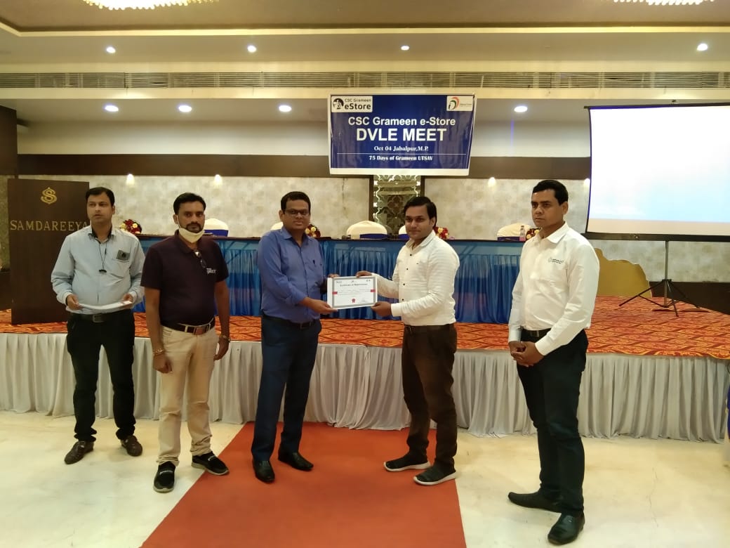 csc_dadiya's tweet photo. CSC grameen eStore DVLE meet at jabalpur MP. CSC Head @kamleshbanjaria and various companies partner are present . 
@dintya15 @rajakishore_j @CSCeStore https://t.co/oGylNZZb1p