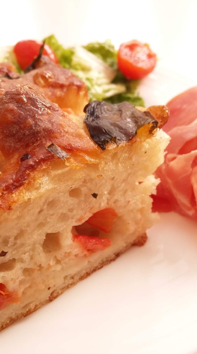 EpsomBakehouse's tweet image. Find the recipe here: theepsombakehouse.co.uk/hands-off-toma… 

#gbbo #focaccia #learntobakebread #Mondayvibes