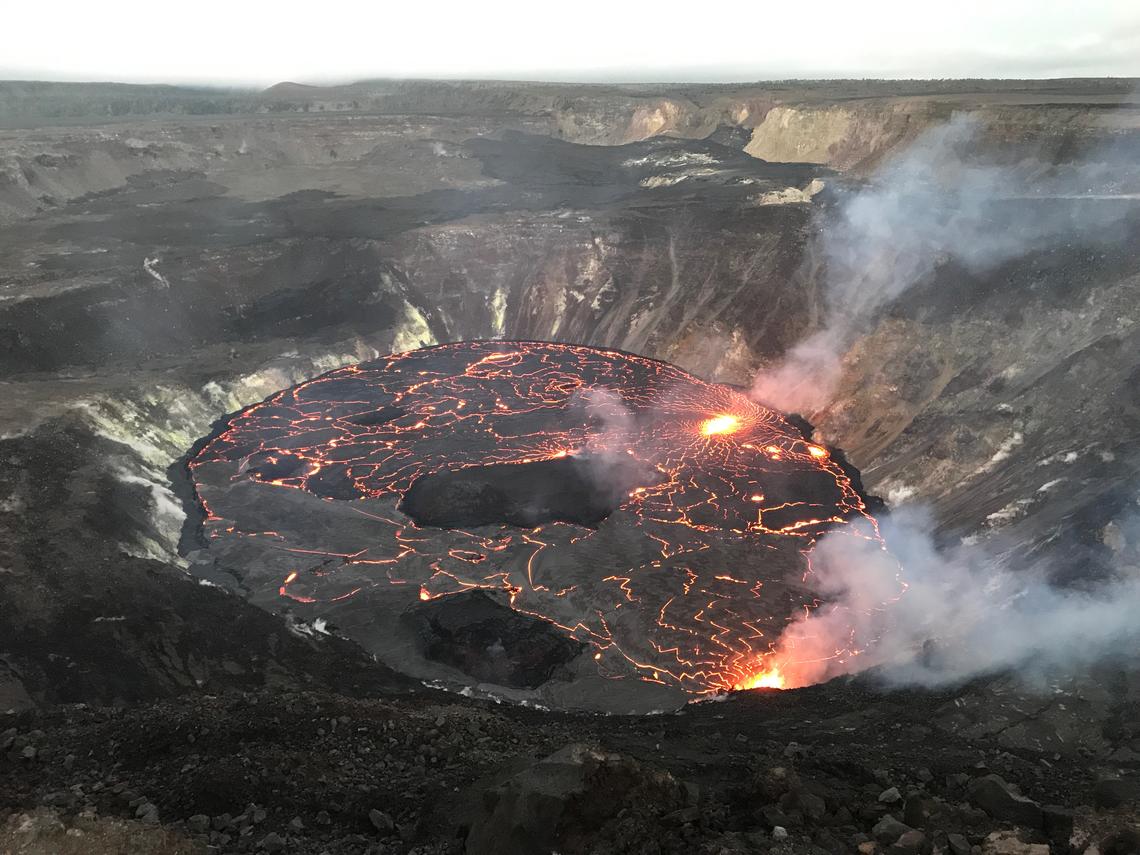 KilaueaEcoGuide's tweet photo. The summit eruption here on Kīlauea volcano continues at Halemaʻumaʻu crater! Over the past 24 hours, the lava lake level has risen over 1 meter (3.3 ft). 

#kilauea #hawaii #bigisland #volcanovillage  #halemaumau #volcanohouse #hawaiiisland #lava #HI

USGS photo by L. DeSmither https://t.co/vXfy2bGMUI