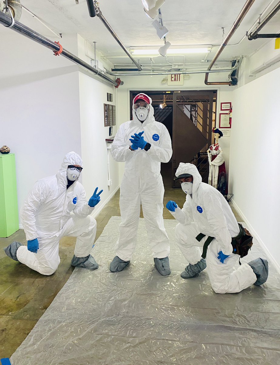 MatiasNARDI's tweet photo. Breaking Bad or prepping Museum for next exhibit…  ⚠️ vs 🖼 https://t.co/ehmlFEI7gN