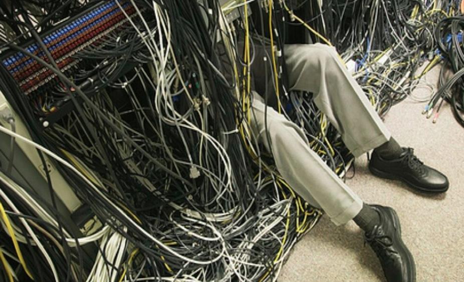 ¡#MarkZuckerberg tratando de arreglar <a href="/WhatsApp/">WhatsApp</a>, @Instagram y @Facebook!