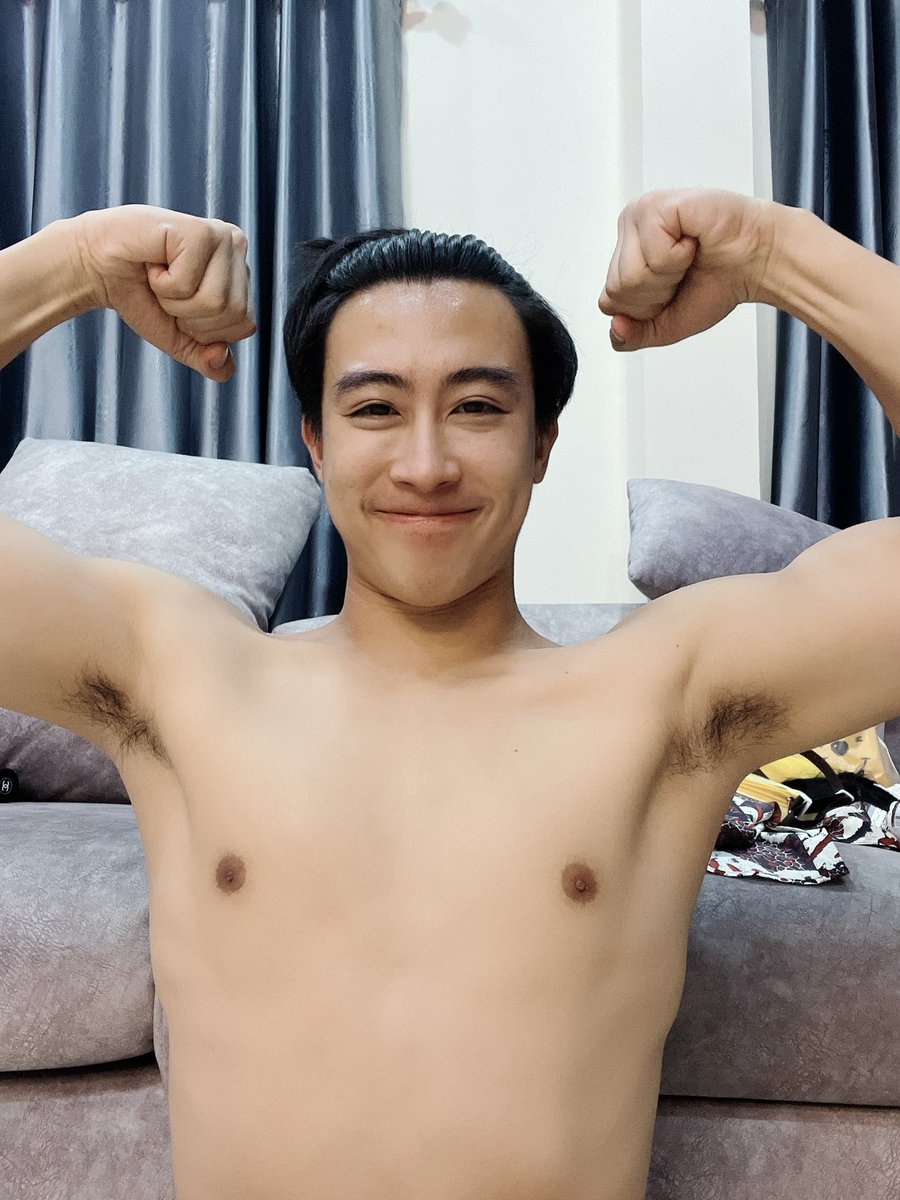 Nook_Thanadon's tweet image. บอกแล้วเตะบอลแล้วหายปวดหัว 😂😂