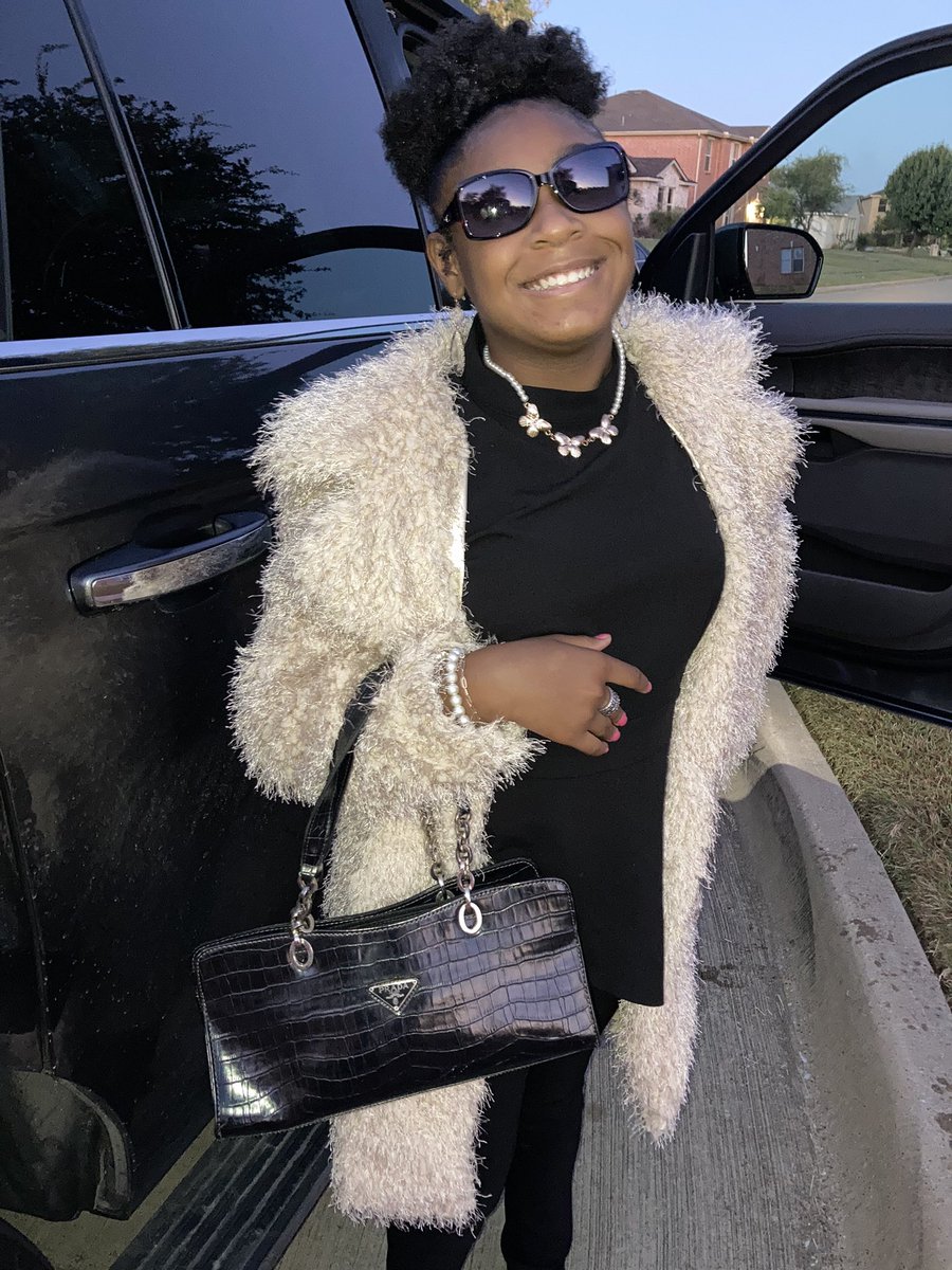 omikadeshay's tweet image. Homecoming Week!! Today is “Dress Like A Millionaire”…. @CHISDCP 
@cedarhillisd #sheunderstoodtheassignment! 🥰 Lovin’ all the scholars posts today!