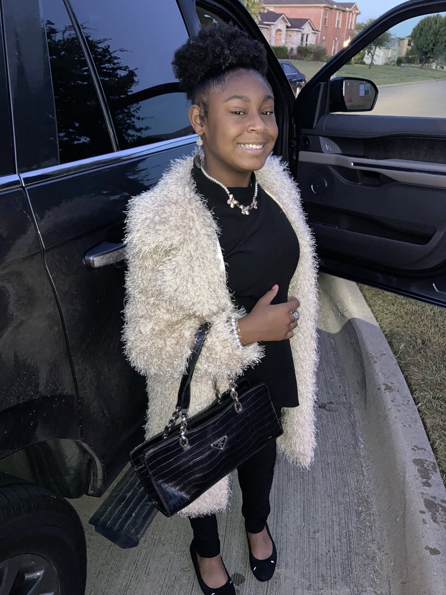 omikadeshay's tweet image. Homecoming Week!! Today is “Dress Like A Millionaire”…. @CHISDCP 
@cedarhillisd #sheunderstoodtheassignment! 🥰 Lovin’ all the scholars posts today!