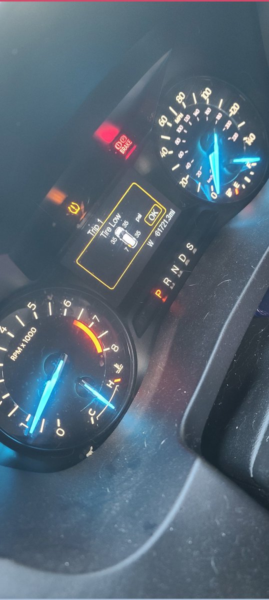 bradthemeizz's tweet photo. @LesSchwab in port orchard Washington worst customer service ever all they said is oh well and the turned away unless I leave it got a flat on my way to work had a air pump stopped 4 times to add air. now I have to find a ride to work from port orchard to kent cause no expreslane https://t.co/5iaW4rLgOI