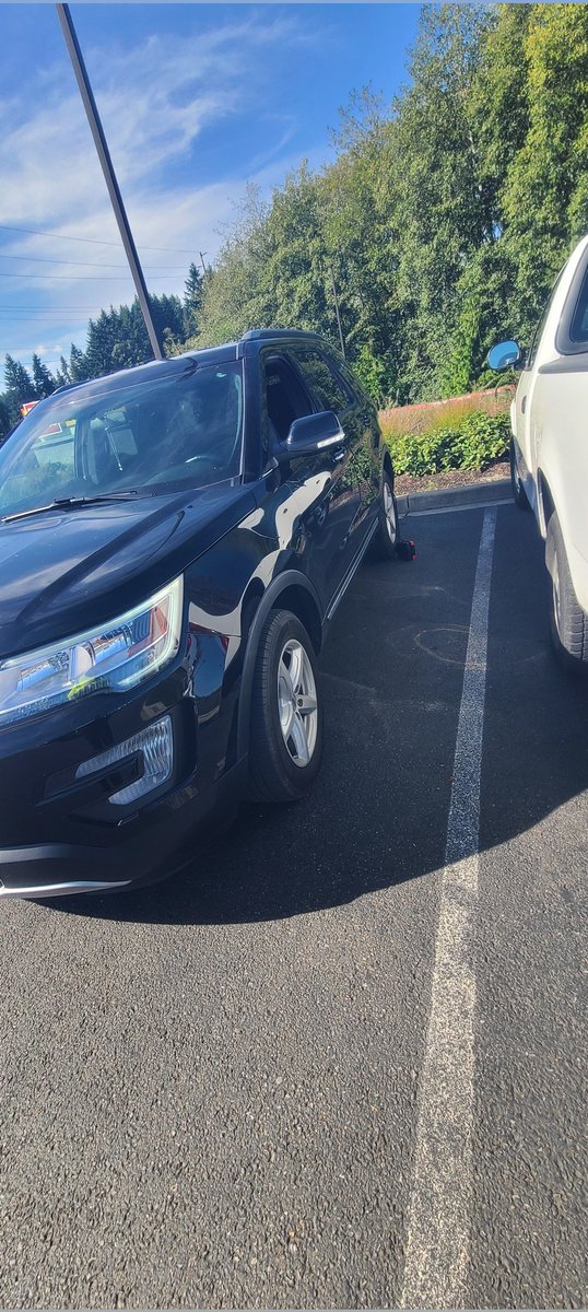 bradthemeizz's tweet photo. @LesSchwab in port orchard Washington worst customer service ever all they said is oh well and the turned away unless I leave it got a flat on my way to work had a air pump stopped 4 times to add air. now I have to find a ride to work from port orchard to kent cause no expreslane https://t.co/5iaW4rLgOI
