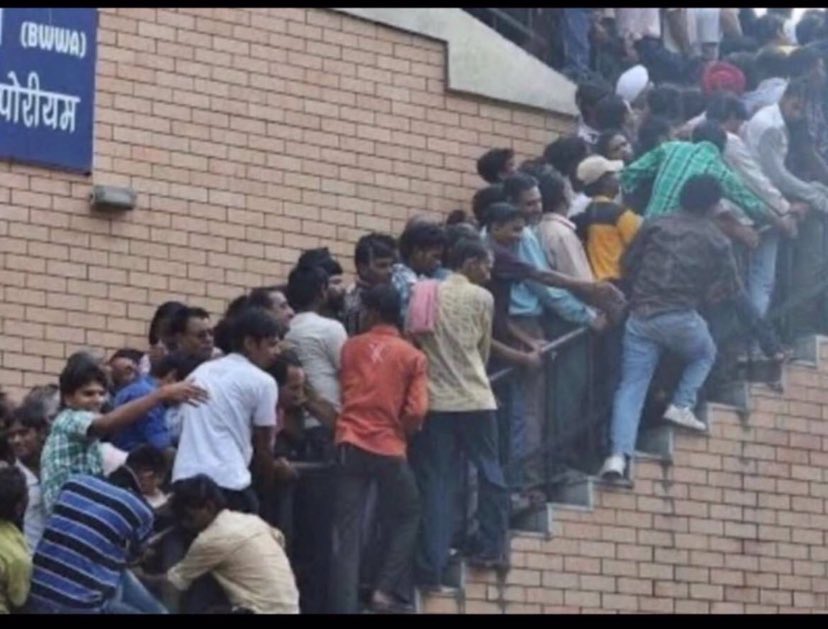 وضع العراقيين وهمه جاين لتويتر😎
 #انستا #واتساب#فيسبوك