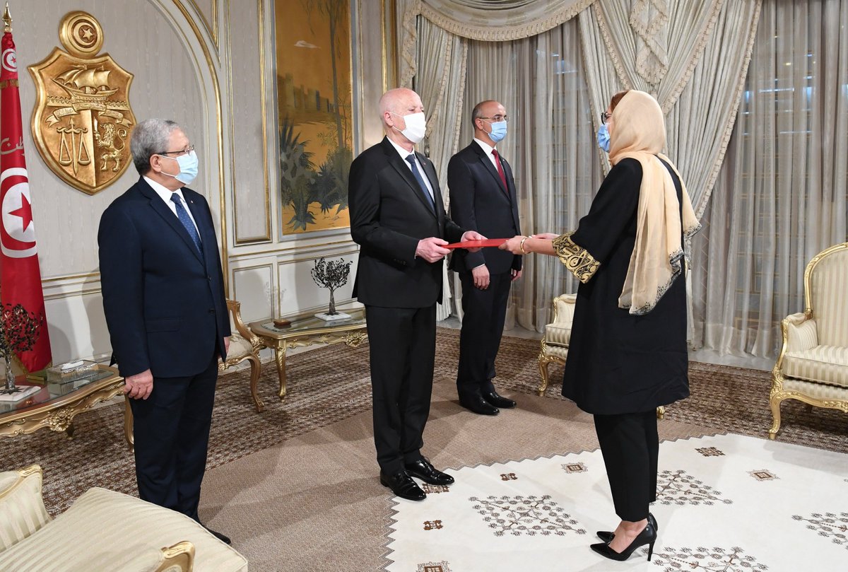 TnPresidency's tweet photo. رئيس الجمهوريّة #قيس_سعيد يسلّم أوراق اعتماد السيدة حنان التاجوري بالساسي سفيرة فوق العادة ومفوّضة للجمهورية التونسية لدى الولايات المتحدة الأمريكية. #TnPR https://t.co/4je9ZASwyJ