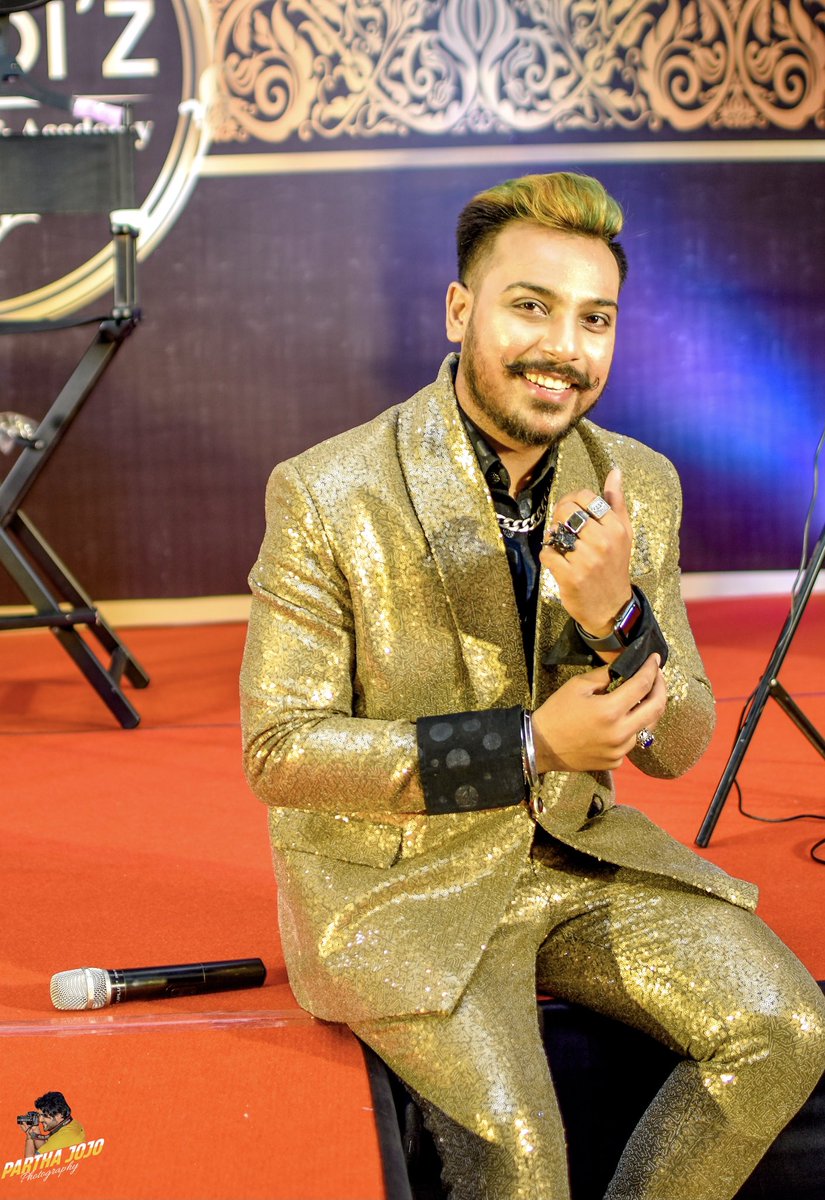 ankitshaw22's tweet photo. Life is like a camera. Just focus on what's important and capture the good times develop from the negatives.
#MrTalkative 🇮🇳
#indiananchor #ankitshaw #host #emcee #weddinganchor #eema #awardwinner #facebook #tweet #bengal #eventanchor #bestanchor #besthost #topindiananchor https://t.co/tQ4ohO08st