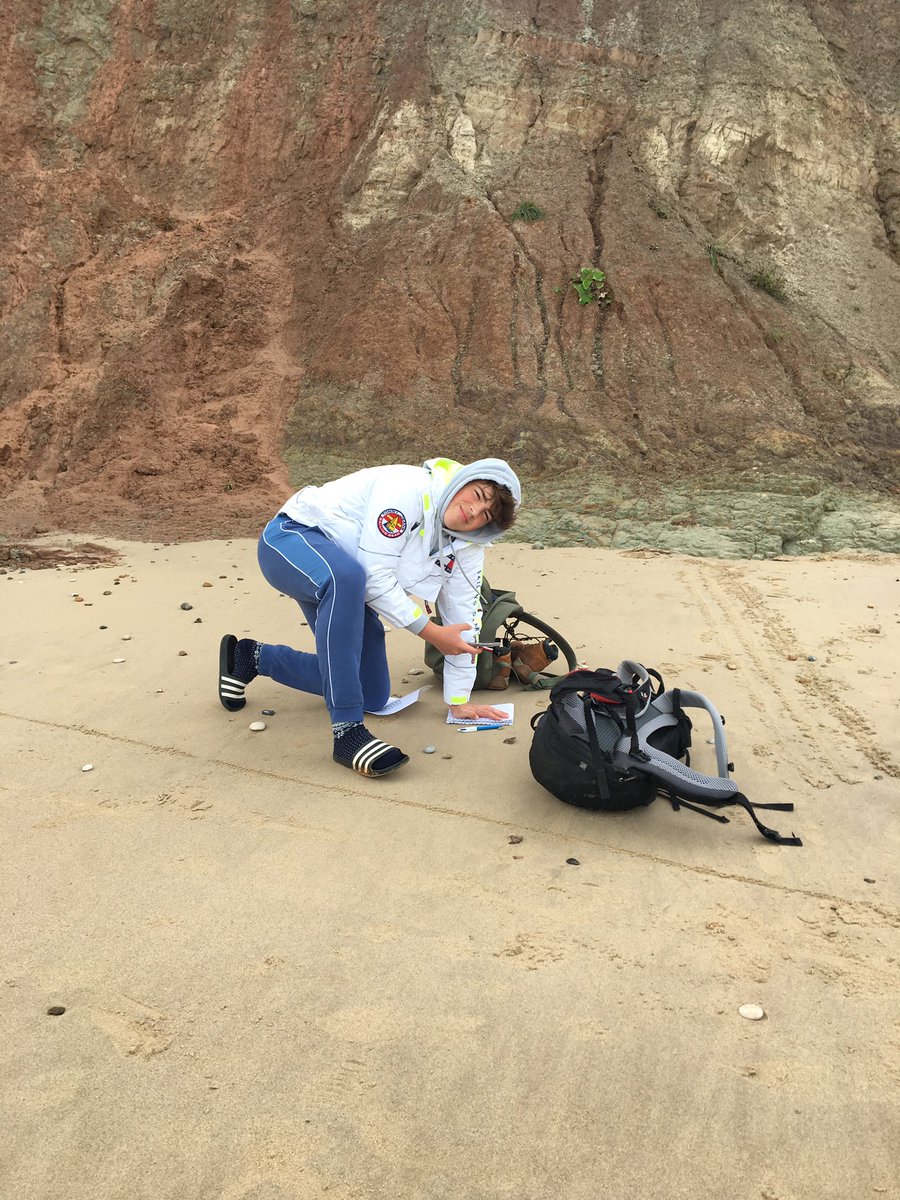 SibfordGeog's tweet photo. A whole day spent collecting invaluable data for everyone’s independent investigation. Great work from all! @SibfordGeog @SibfordOxon @GeofieldworkLtd https://t.co/fmIqkW2HFj
