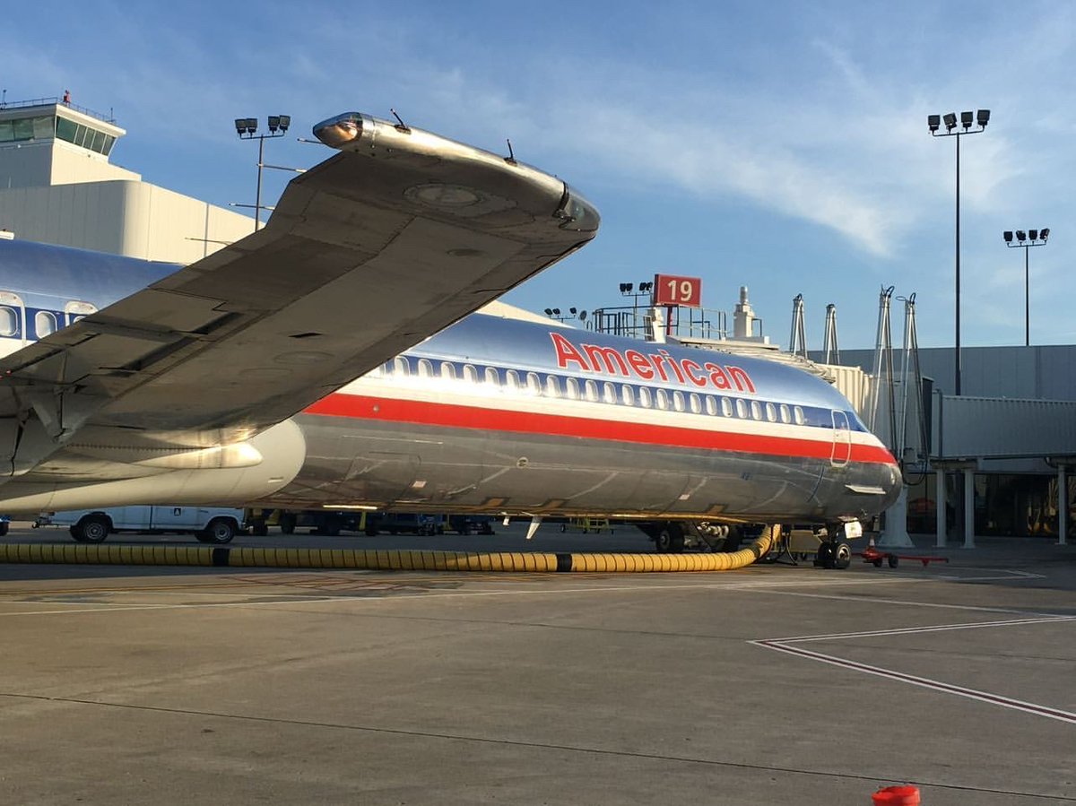 columbusairport's tweet image. We'll end it on this note: if you missed one of our latest Instagram posts, here it is! Can you guess the livery?

@AmericanAir | #FlyCMH

📸: ryanvince95 on Instagram