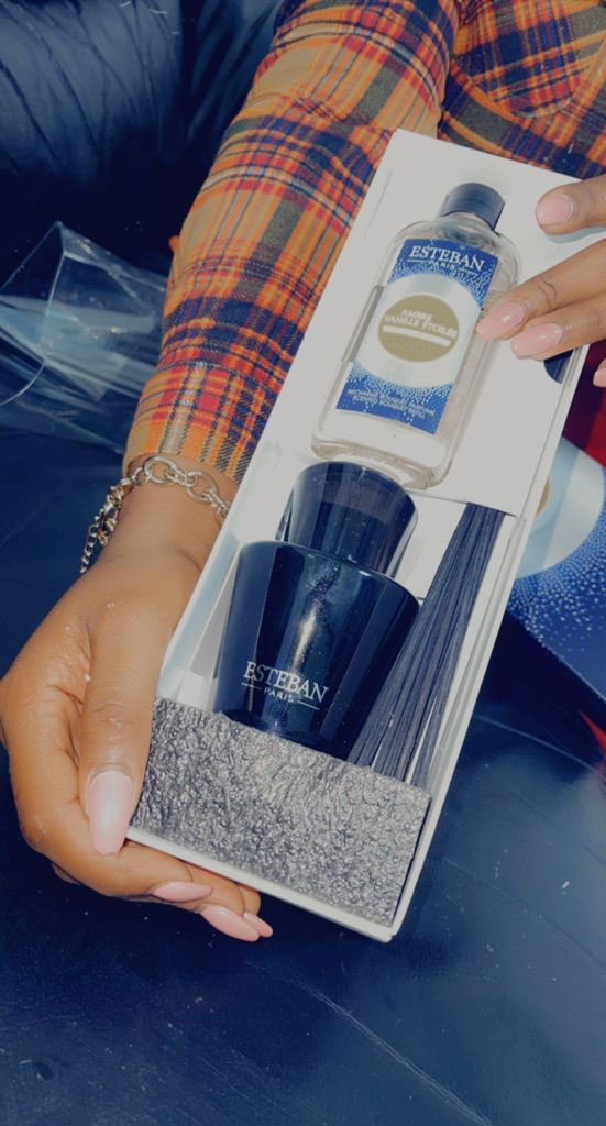 __kingkofi's tweet photo. I sell really nice and soothing reed diffusers. You should definitely get one or two😌. Send me a dm. I’m the ultimate plug to all your home fragrance  needs. Find me on I.G : @s__oothe_ https://t.co/Ux6W0wr6j6