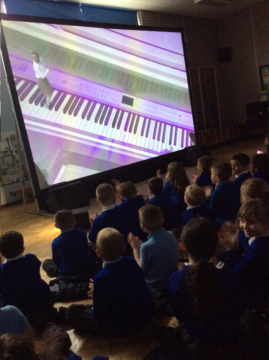 SPSPAcademy's tweet photo. Thank you to @MandMTheatrical for a wonderful cinematic performance of 'Treasure Island'. The children had such fun and were mesmerised by 'the man who jumped in and out of the screen!'. #allthingsarepossible @Rise_MAT https://t.co/PXSkP5yqpm
