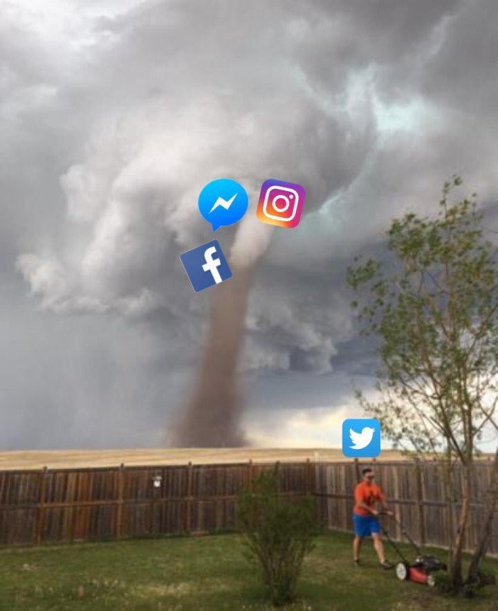 ACritica's tweet photo. Do nada um temporal e família fb continua fora do ar 🤧

#Socorro https://t.co/j9s204wHTv