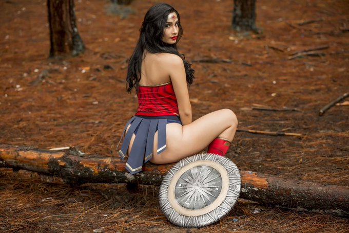 Do you remember when I was wonder women? Would u like see this costume again? Let me know in the comments<a href="/tag/roleplayfriday"class="tags"><span>#roleplayfriday</span></a>