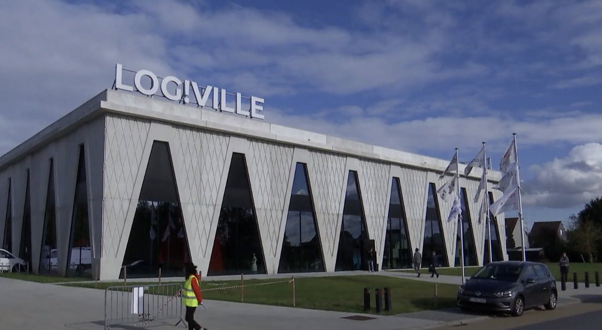BritsEllen's tweet photo. Log!Ville: waar logistiek en innovatie elkaar ontmoeten. 

Het vroegere vaccinatiecentrum wordt het grootste innovatie- en democentrum voor logistiek in Europa. 

Ook dit is Niel. #fieropniel  
@Logiville1 @VILogistiek https://t.co/eIE8T67jDO