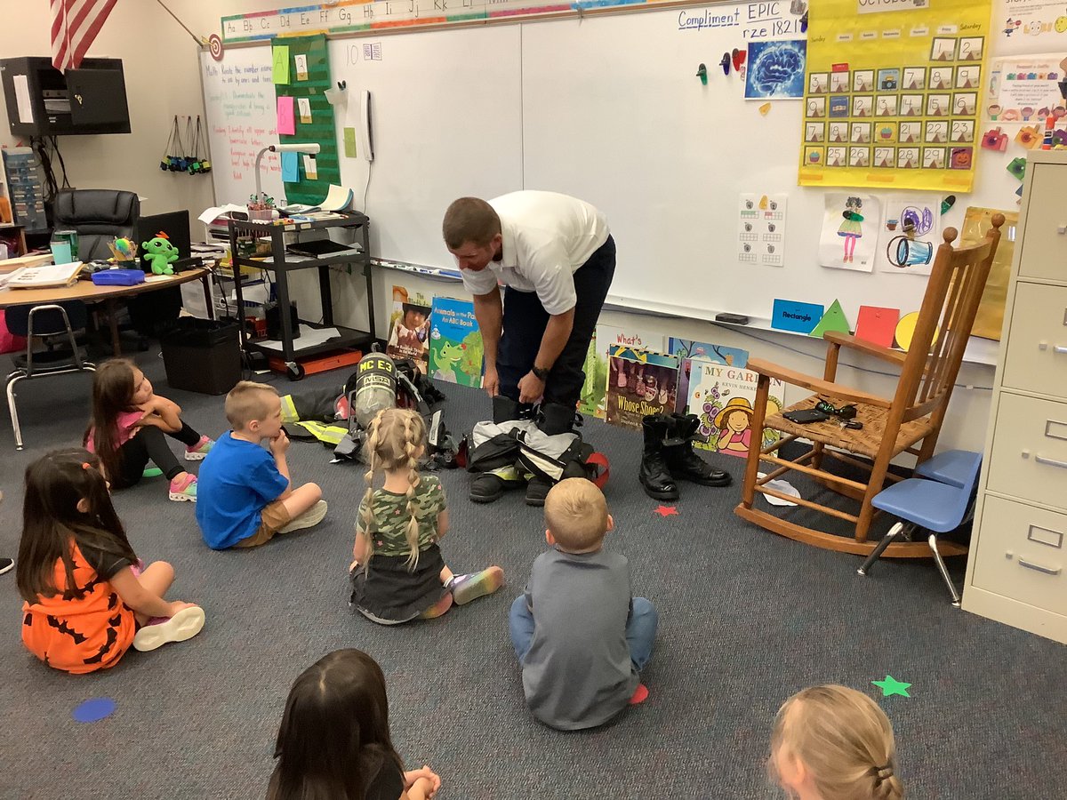 MSDusek's tweet photo. Thank you Captain Tyre from the Marion County Fire Rescue for visiting our class and sharing very important Fire Safety information! @LecantoPrimary #celebratelps https://t.co/W6L1zspTSc