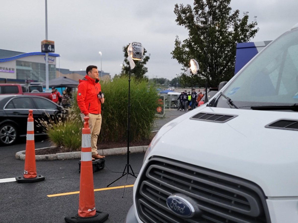 Even if it didn’t end with a <a href="/Patriots/">z - New England Patriots</a> win, it was still an incredible night to be at #GilletteStadium to see #Brady return to New England. Thanks to <a href="/NBC10/">NBC 10 WJAR</a> photographers @CRamirezNBC10 <a href="/JamesShootsNews/">James Pilkington</a> &amp; twitterless Scott Santos for making us look good!