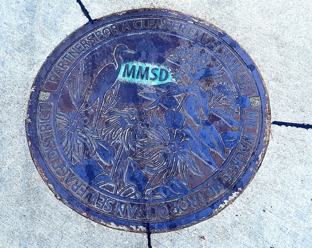 @robertloerzel #ManholeCoverMonday  #DrainCover #Milwaukee 🕳️