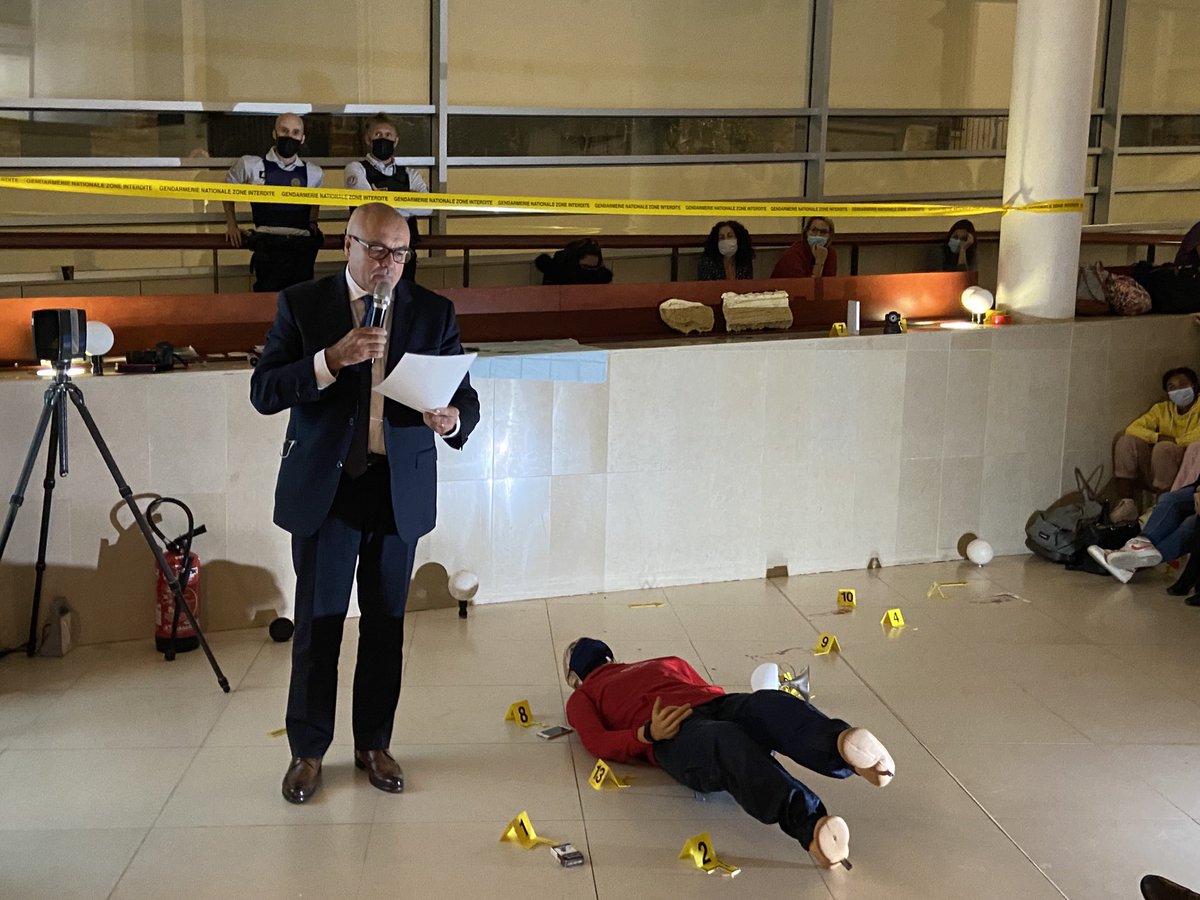 #nuitdudroit au #tribunal de #Pontoise 
4ème étape : le #Procureur prend en compte les éléments d’#enquête et décide de l’ouverture d’une #instruction #judiciaire.
Les #juges d’#instruction prennent la direction de l’#enquête 
⁦<a href="/justice_gouv/">Ministère de la Justice</a>⁩ ⁦<a href="/ProcPontoise/">Procureur Pontoise</a>⁩