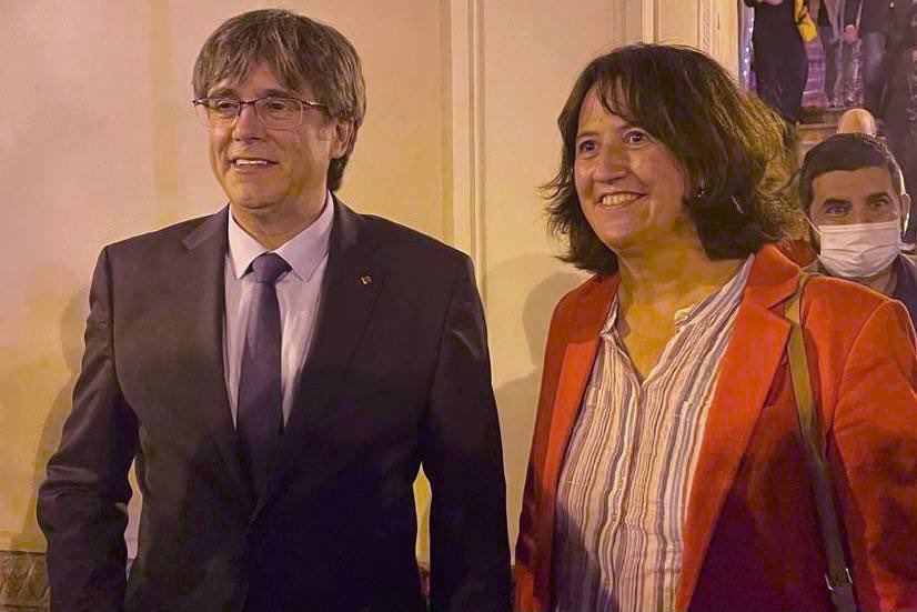 ⬛️⬜️ <a href="/epaluzie/">Elisenda Paluzie</a> avui a Sàsser donant suport al president Puigdemont: "Cada victòria judicial a Europa demostra que l'autodeterminació és un dret i no un delicte. Quan Espanya la criminalitza s'exclou de les democràcies occidentals"

#IndependènciaÉsLlibertat