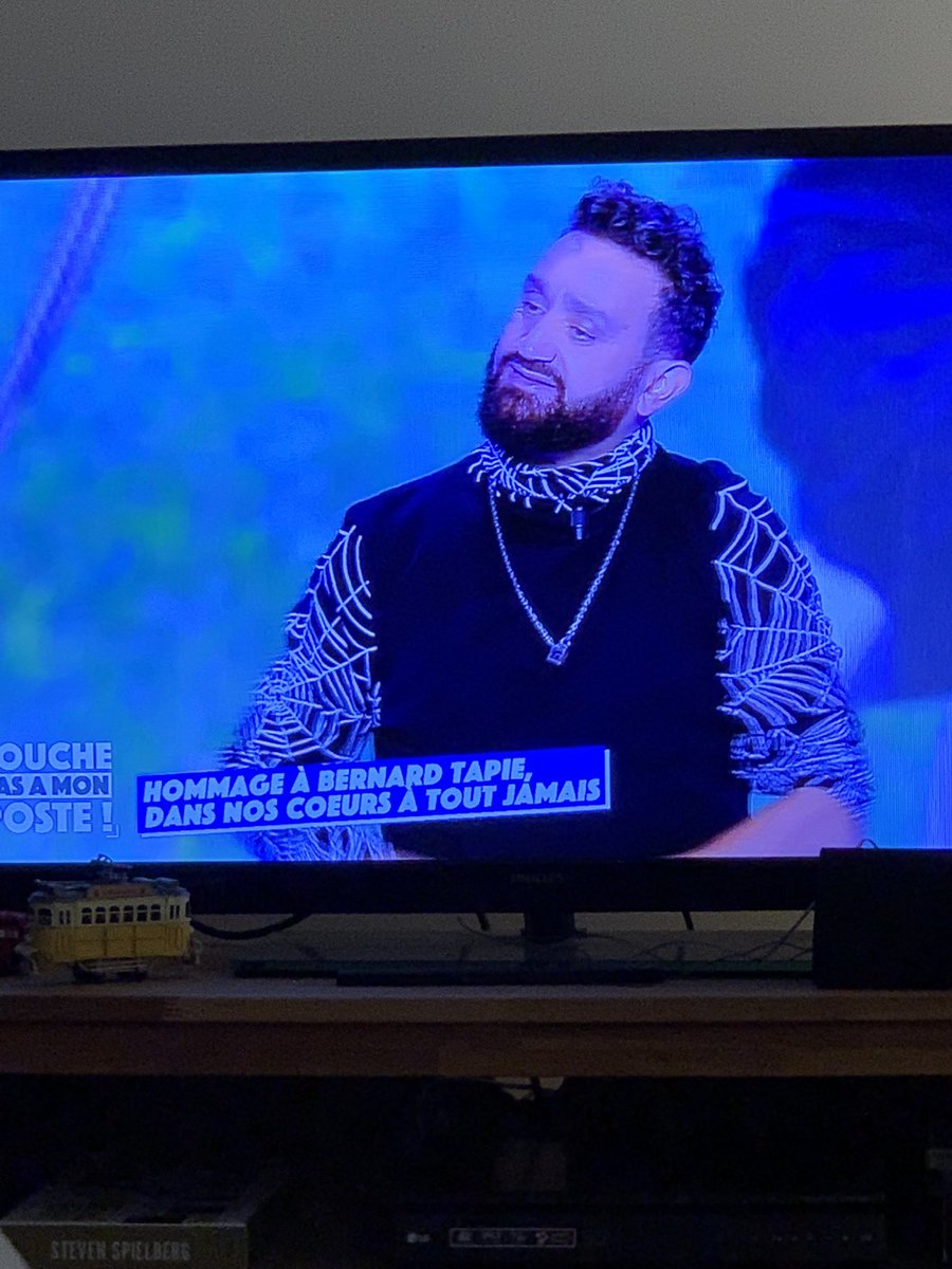 FredCampoy's tweet photo. Ah bon? @Cyrilhanouna se prépare à jouer Henri IV!! Ok. Why not😋😅🙏🏻#TPMP #Hanouna https://t.co/E31MD9vF9k