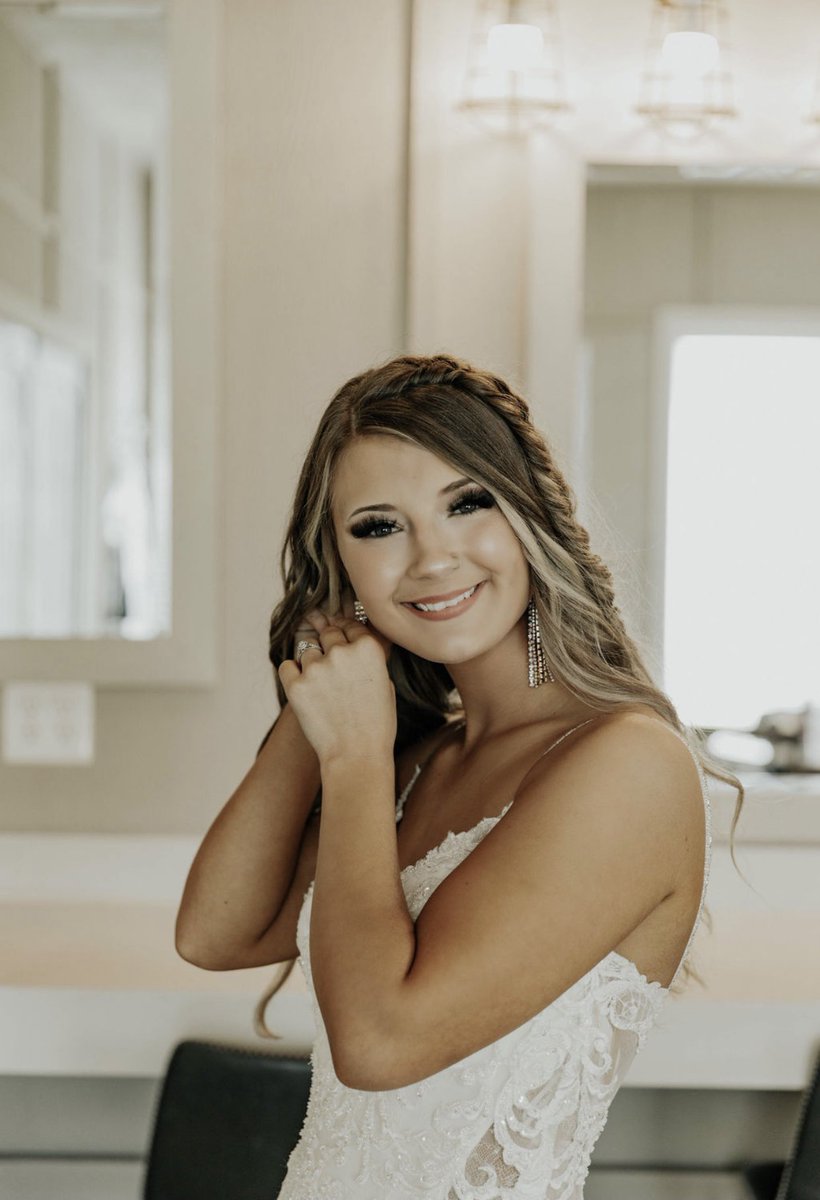 MayhallKamdyn's tweet photo. facebook &amp; insta are down, but i’m dying to share these!!!! finally my husband @masonreece58 https://t.co/rvWI5Gqvg5