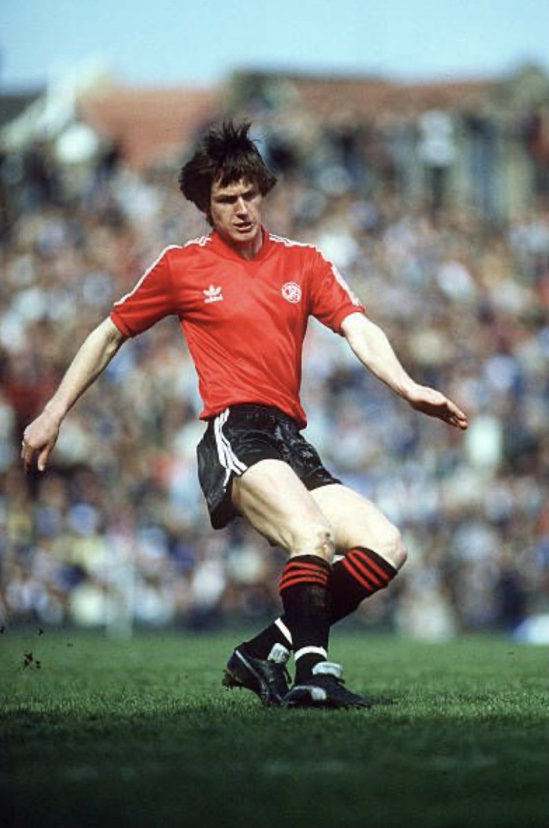 robertmdaws's tweet photo. #TerryFenwick #QPR. C1983 … like the kit . @BigAlSuperhoop https://t.co/OGUMukhOCA