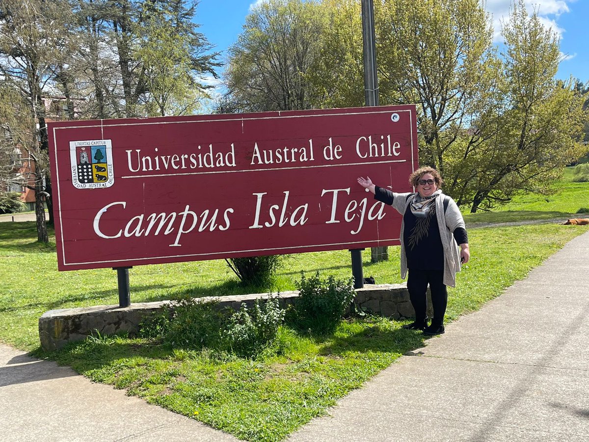 carmenakis's tweet photo. Aquí feliz en #Valdivia y conociendo la @UAustraldeChile donde  este año estudie mi Diplomado de Relaciones Comunitarias 2021 😍 https://t.co/K35Ujepjxf
