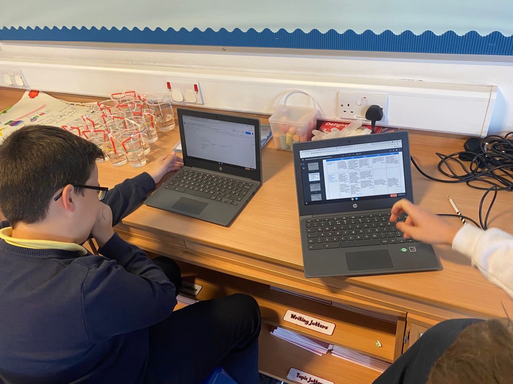MurrayPrimaryEK's tweet photo. Room 10 were using the CfE E’s & O’s today to help them plan for their lesson! It was brilliant to see how they made links to other areas of the curriculum too😃👍🏼 #youngeducators #teachersinthemaking https://t.co/hP5G2mpph4