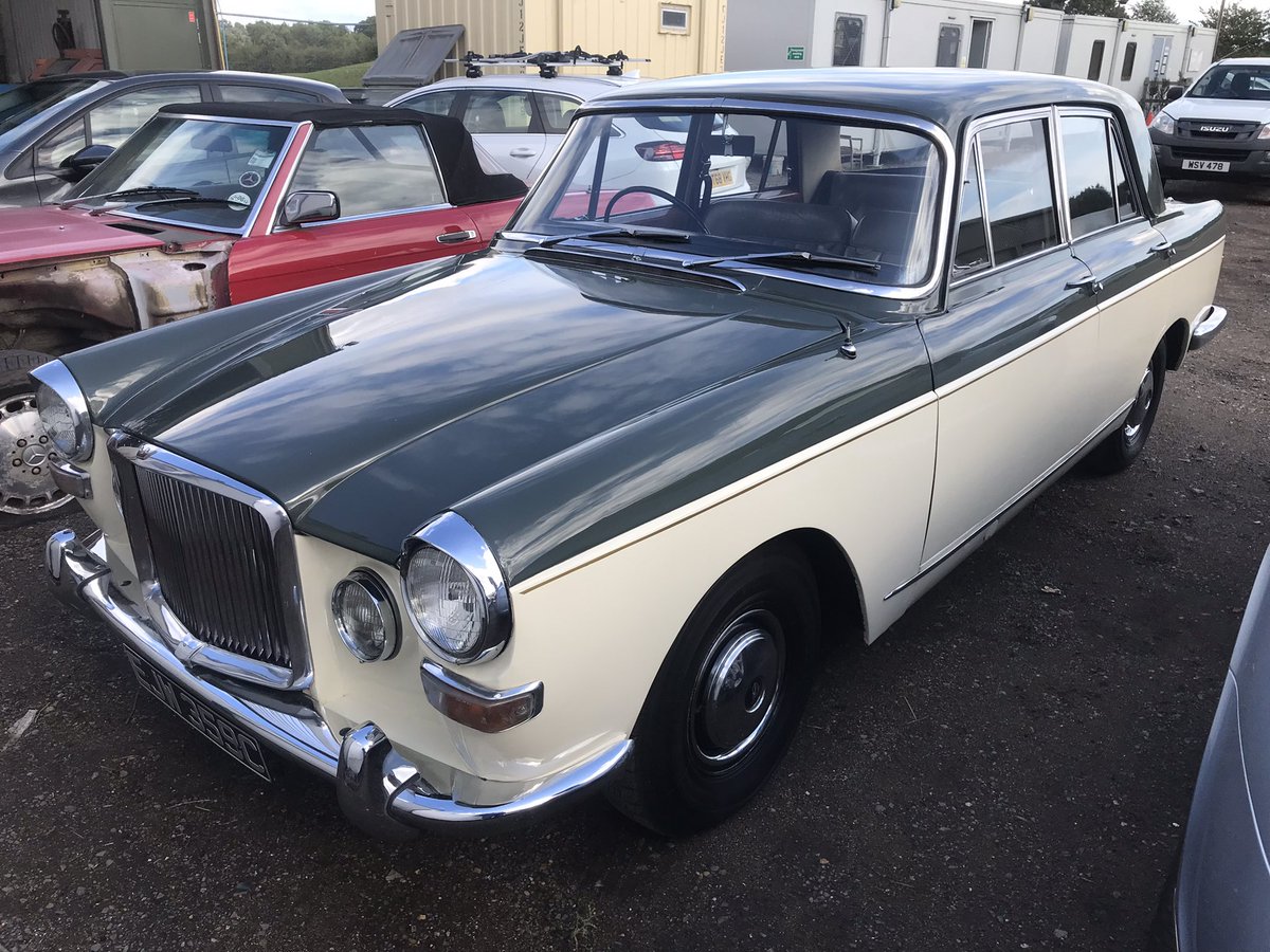 DBrestorations's tweet photo. Not many of these around  in for a little tlc #austin #rollsroyce #classic #restoration https://t.co/QrwEqr5Kag
