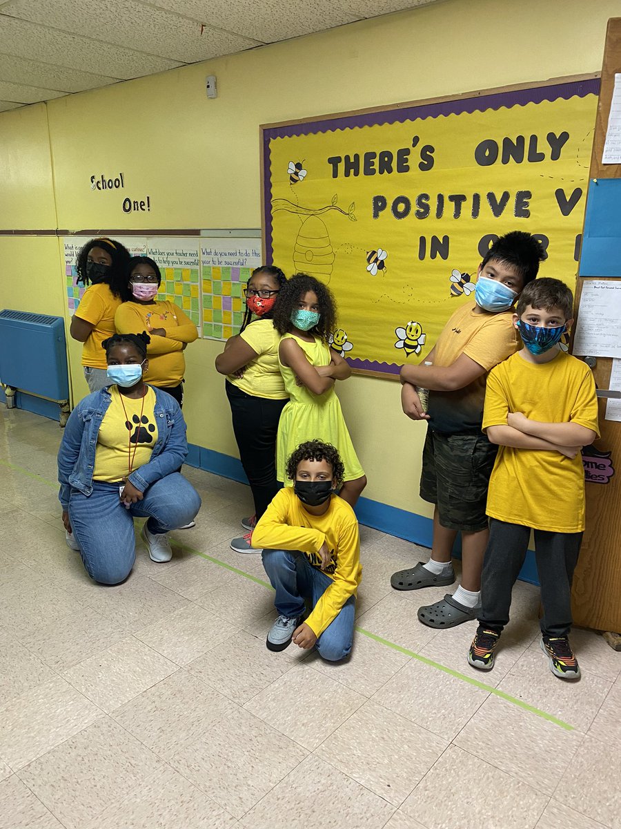LindenSchoolOne's tweet photo. Students wore GOLD today as a reminder of the Golden Rule: Treat others the way YOU want to be treated✨ @LindenSchoolsNJ @LindenSupe #weekofrespect https://t.co/qmIIqhQLMw